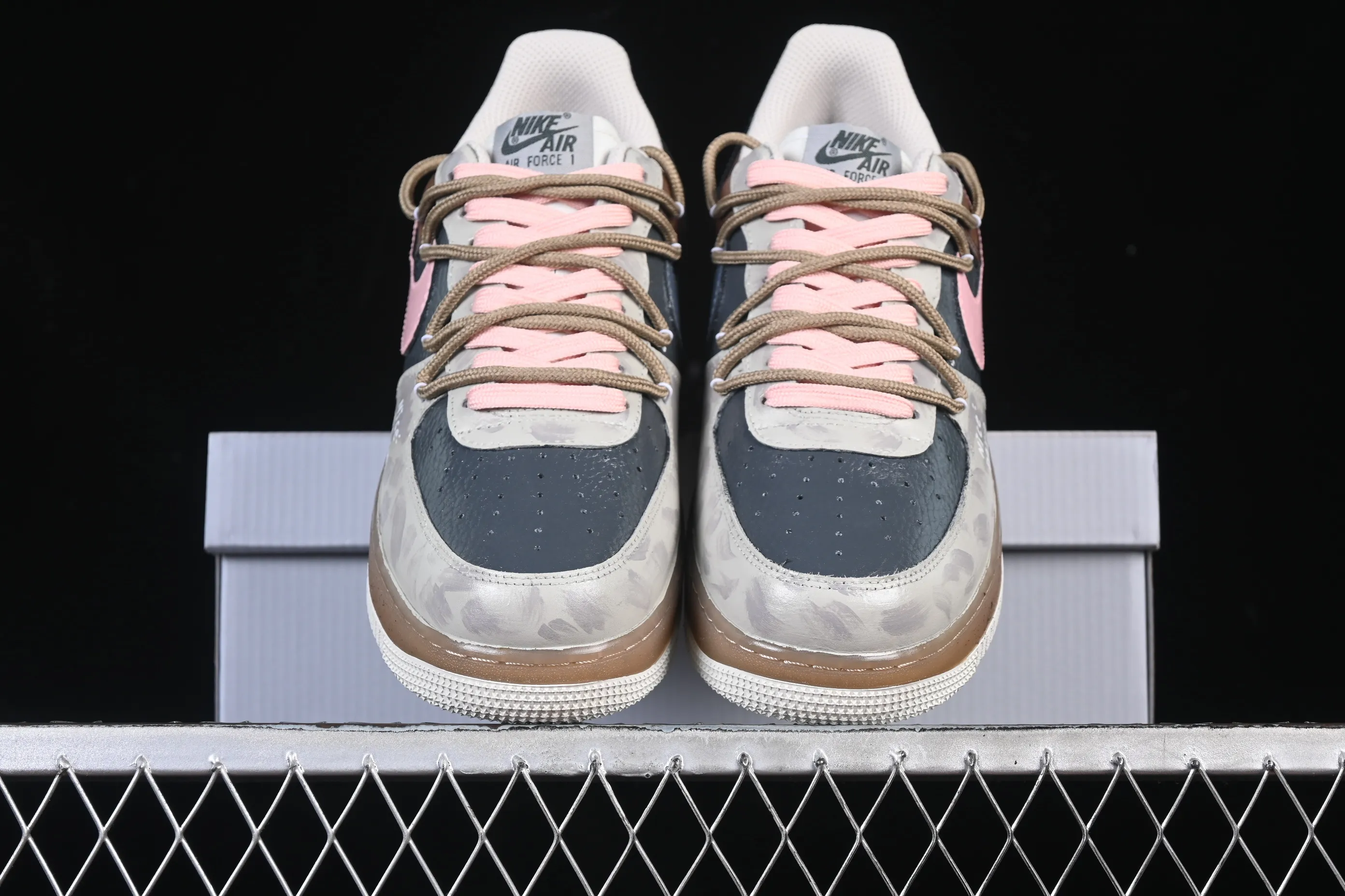 All categories Nk Air Force 1 Air Force series Nk Air Force 1 Low Air Force low-top Nike Air Force 1'07 Low "Mist Powder Diary" Hand-painted graffiti Mist powder diary Air Force 1 low-top casual sneakers CW1888-680